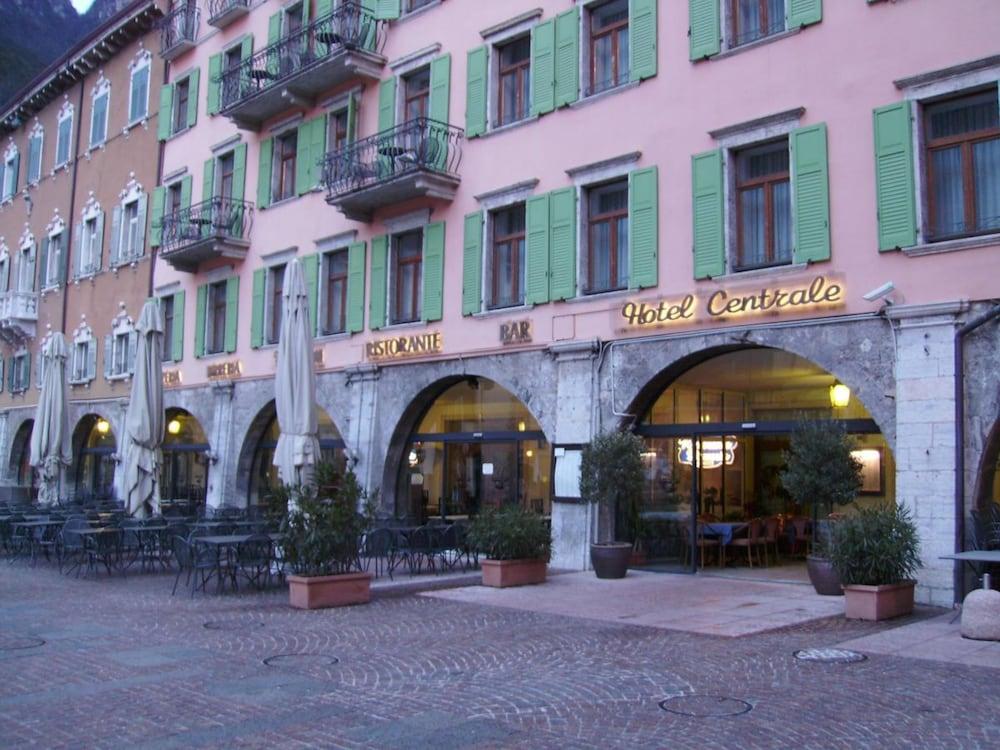Hotel Centrale Riva del Garda Ngoại thất bức ảnh